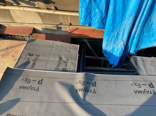 野地板設置と防水紙